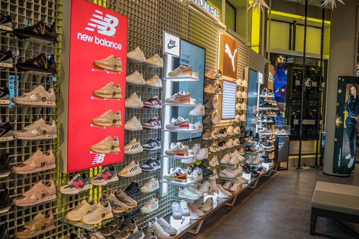 Hamburger enthousiast aardbeving In beeld: JD Sports opent tweede flagship store in Amsterdam