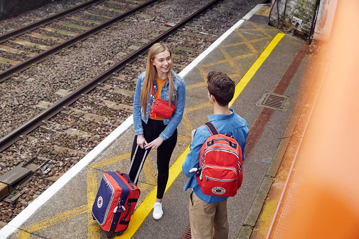 Kipling pilots luggage rental service