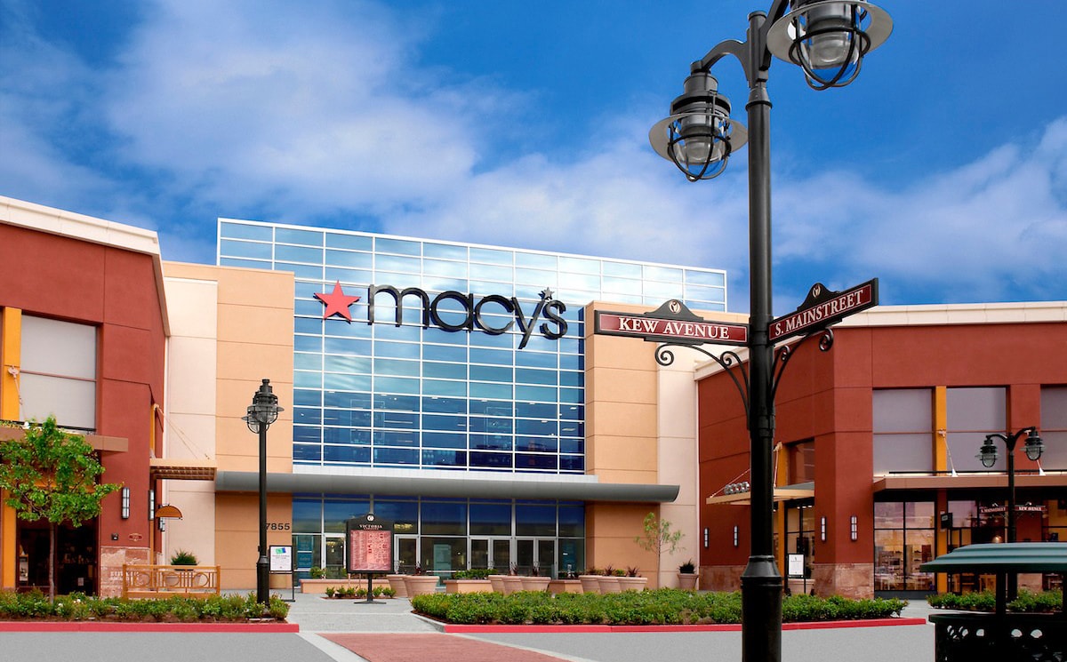 Macy&#39;s swings to loss but strong online growth boosts sales