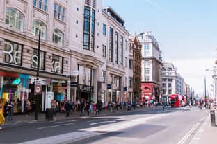 UK retail footfall continues to grow in run-up to Christmas