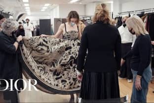 Video: Een kijkje achter de schermen bij het maken van de haute couture-collectie zomer 2021
