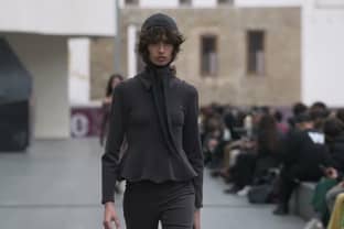 Vídeo: La naturaleza asimétrica de Paloma Wool FW22 en la 080 Bcn Fashion