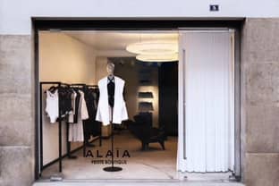 Maison Alaïa se lance dans le beachwear et ouvre un pop-up store pour l’occasion