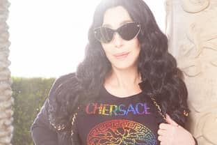 “Chersace”: Cher se une a Versace para crear su cápsula Pride 2022