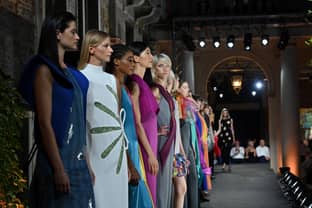 100 años de Cardin: la casa de moda quiere renovarse sin cambiar demasiado