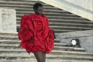 Valentino haute couture trionfa a Roma con il colore