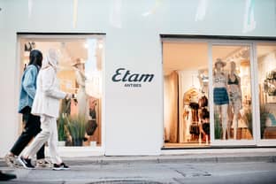 En images : les pop-up stores estivaux d'Etam