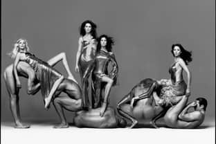 Versace soutient une exposition dédiée au photographe de mode Richard Avedon 