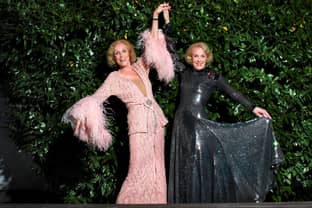 Freizügige Eleganz: Kessler-Zwillinge verkaufen Kostüme für Flutopfer