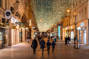 Retailers hiring holiday staff numbers reflective of state of economy