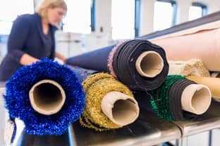 Stella McCartney und Protein Evolution schließen Partnerschaft für Textilrecycling
