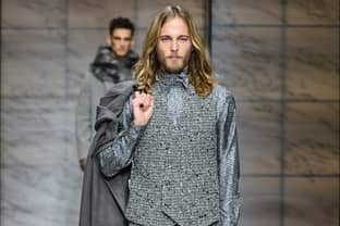 Video: Giorgio Armani toont FW23 mannenmodecollectie tijdens Milan Fashion Week 