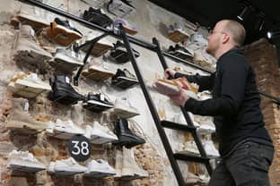 Kleding- en schoenenwinkels laten plus zien in maart 