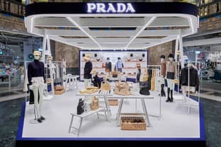 Aux Galeries Lafayette Champs-Élysées, le pop-up store Prada prend des airs de bateau 