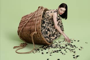  Agua, by Agua Bendita y la artista Xandra Uribe lanzan una colección con frijoles tejidos
