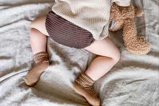 Je moet er maar opkomen: Sticky Socks bestrijdt afzakkende babysokjes 