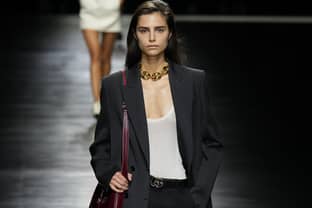 MFW: la donna Gucci porta gli shorts e i mocassini platform alti