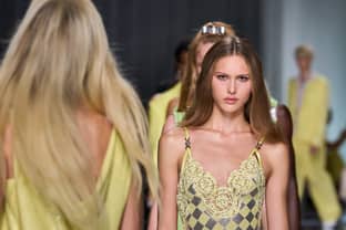 Fashion Week: Lingerie bei Dolce & Gabbana, 60er Jahre bei Versace