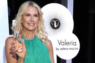 Valeria Mazza lanzó una nueva fragancia y una serie documental sobre su vida como supermodelo