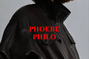 Phoebe Philo lancia la sua prima collezione online
