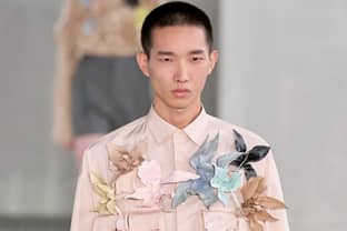 Ergonomics, feminine tones and over-the-top outfits: Menswear SS25 according to Edwin van den Hoek