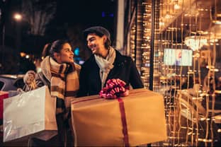 Christmas shoppers forecast to "panic spend" 3.31 billion pounds this weekend