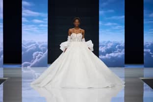 Dramatische Kleider und Jumpsuits: Die Brautmodetrends 2024