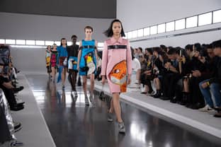 Video: Louis Vuitton showt pre-fall 2024 damesmode collectie in Shanghai 