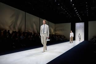 Giorgio Armani presenta en Milán su colección masculina para Primavera/Verano 2025 