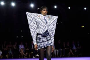 Haute Couture Fashion Week : géométrie variable chez Viktor et Rolf