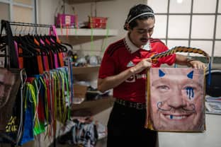 Moda electoral: diseñador recicla basura que dejó la campaña mexicana