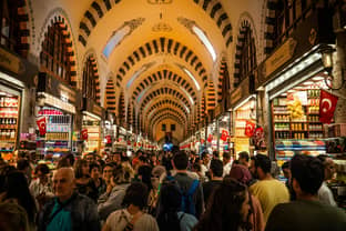 Inundado de falsificaciones, el Gran Bazar de Estambul teme perder su esencia