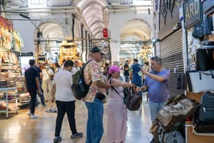 Noyé sous la contrefaçon, le Grand Bazar d'Istanbul craint de perdre son âme 