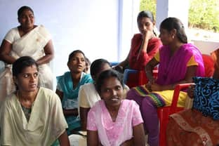 Mädchen schuften sklavenähnlich in Indiens Textilindustrie