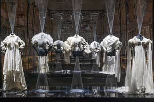 La mostra sulla camicia bianca di Ferré apre a Milano
