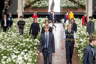 Dior Homme funde códigos callejeros y burgueses para el verano 2016