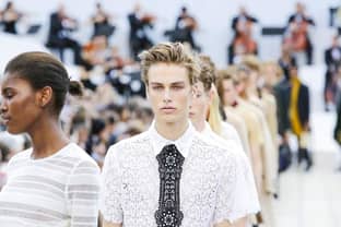 Fashion Week de Londres: Burberry ose la dentelle pour l'homme