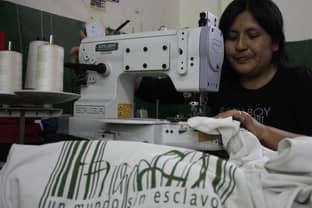 Cooperativas textiles rescatan a "esclavos" de talleres clandestinos en Argentina