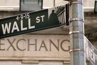 Wall Street chute lourdement à l'ouverture, gagnée par la panique venue d'Asie