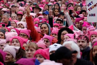 "Протестные" розовые шапки на показе Missoni в Милане