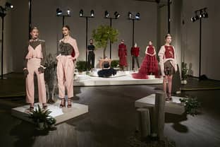 Jungdesigner Danny Reinke setzt auf Hosenanzug bei Berliner Modewoche