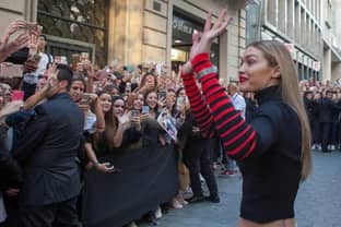 Gigi Hadid visita Barcelona de la mano de Tommy Hilfiger