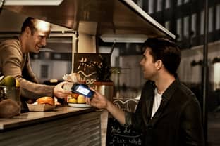 Mobile payments top 975 million pounds in the UK