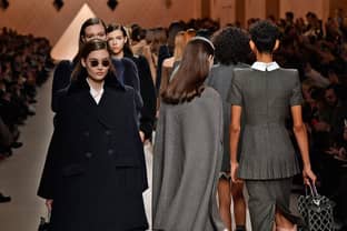 Fendi presenta en Milán el "uniforme romántico" para la mujer fuerte