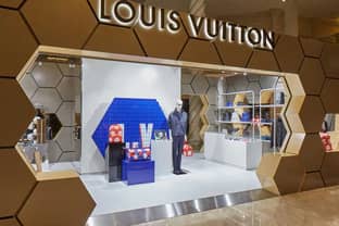Louis Vuitton lowers retail prices in China