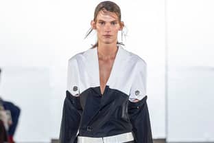 Kristina Fidelskaya défile à la Paris Fashion Week