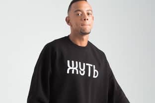 Юрий Дудь выпустил линию футболок и регистрирует бренд "вДудь"