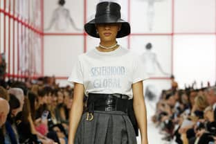 Dior reivindica la solidaridad femenina en su desfile más 'british'
