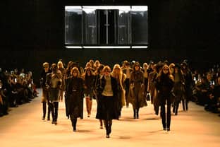 Paris Fashion Week: Hedi Slimane überrascht mit neuem Look für Celine