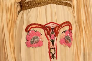 Gucci представил платье с рисунком женских половых органов